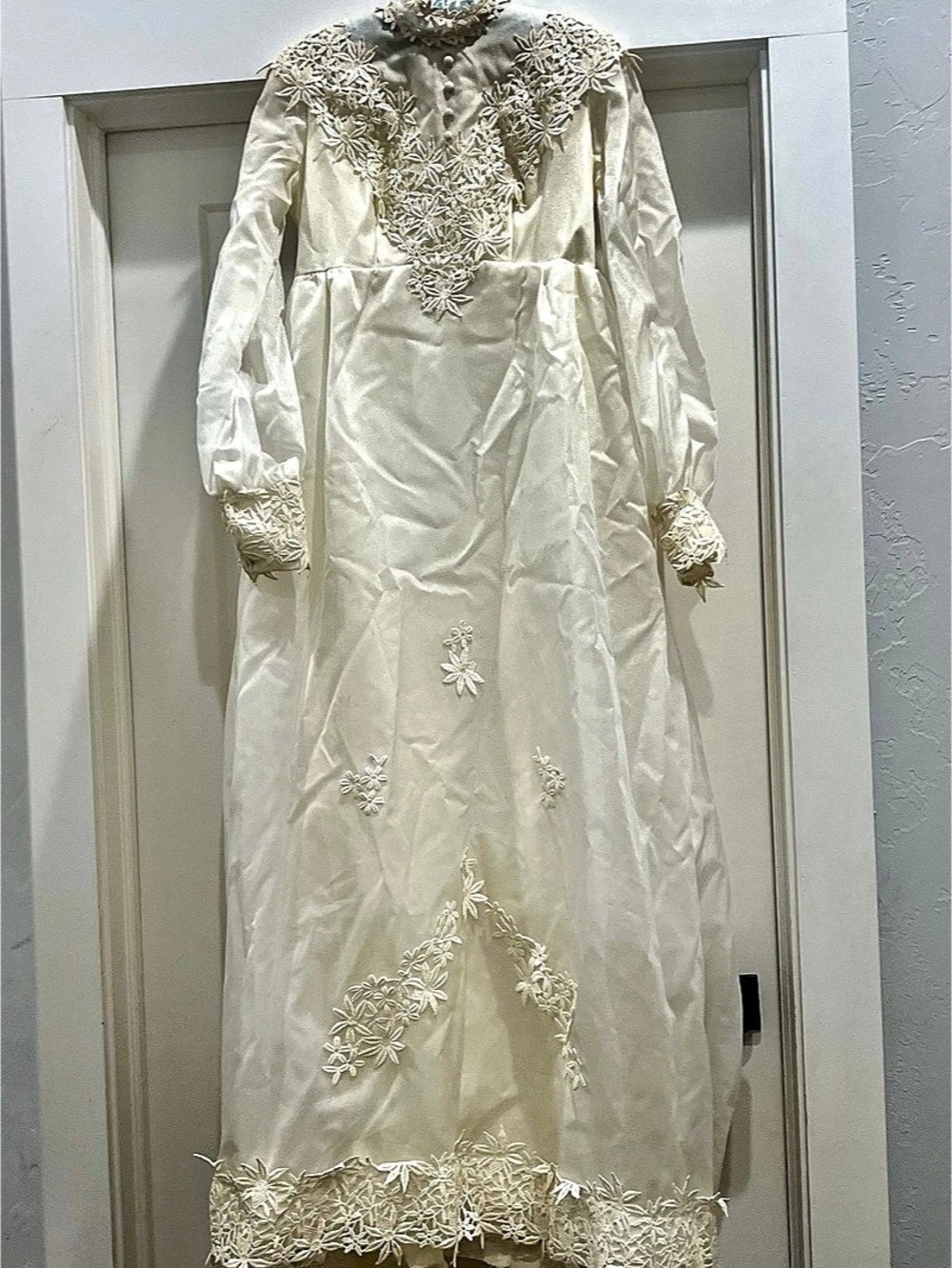 Vintage 60s/70s Mid Century Floral High Neck Cream Wedding Dress